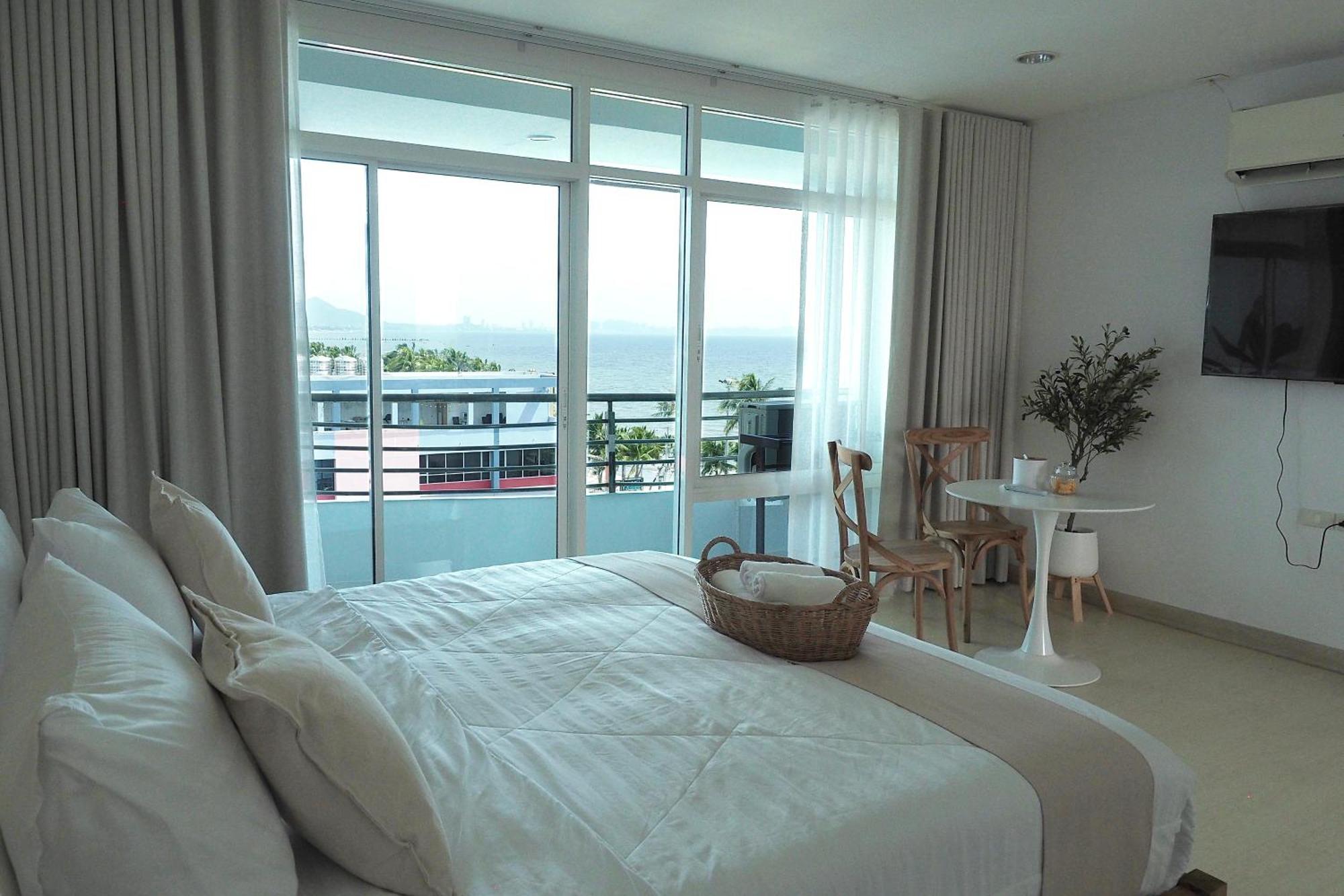 The Beach Bangsaen By Thanthita Next To Wonnapa Beach Free Disney Plus Exterior foto