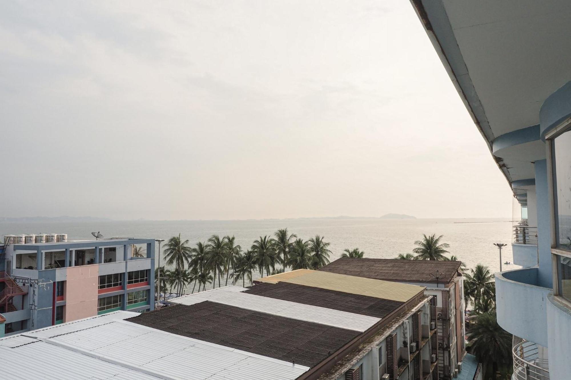 The Beach Bangsaen By Thanthita Next To Wonnapa Beach Free Disney Plus Exterior foto