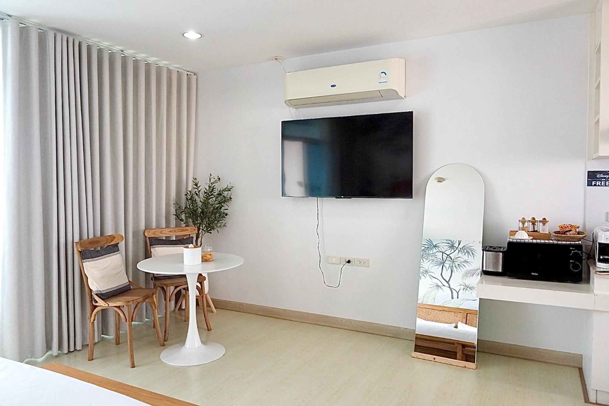 The Beach Bangsaen By Thanthita Next To Wonnapa Beach Free Disney Plus Exterior foto